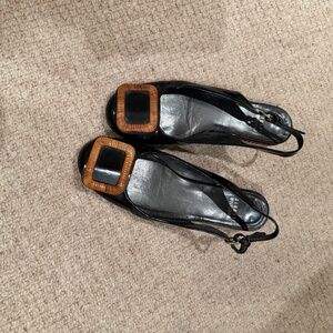 STUART WEITZMAN SIZE 7 PATENT LEATHER AND WICKER SLINGBACKS